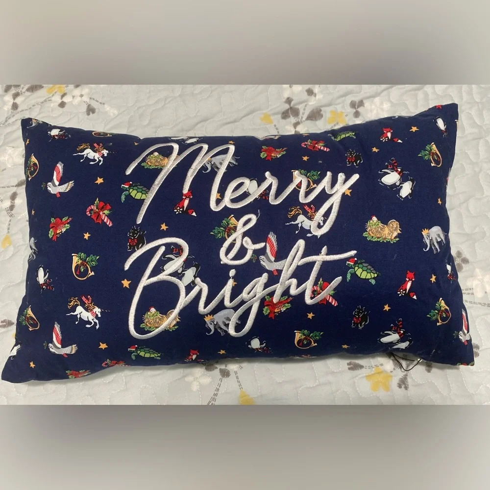 NWOT Vera Bradley Women's Cotton Lumbar Support Throw Pillow.